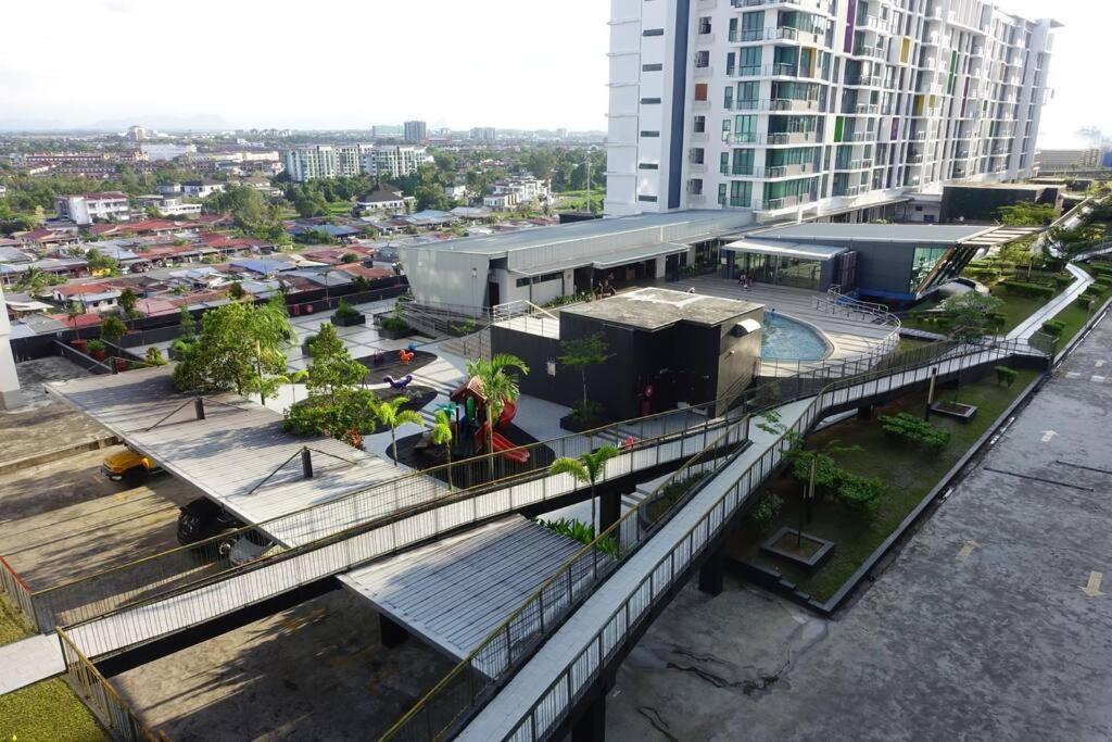 8pax Cozy Home Stay Jazz Suites 1 Vivacity Kuching Sarawak 3BR Luaran gambar